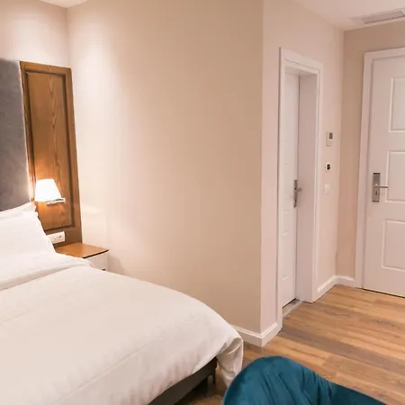 Hotel Arberia Palace