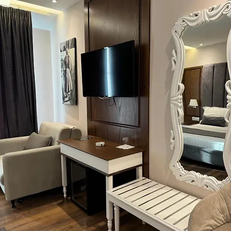 Arberia Palace Hotell 4*